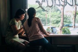 Two people siting in a cafe