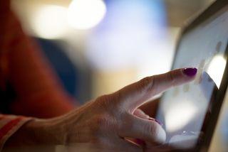 Finger tapping a ipad screen